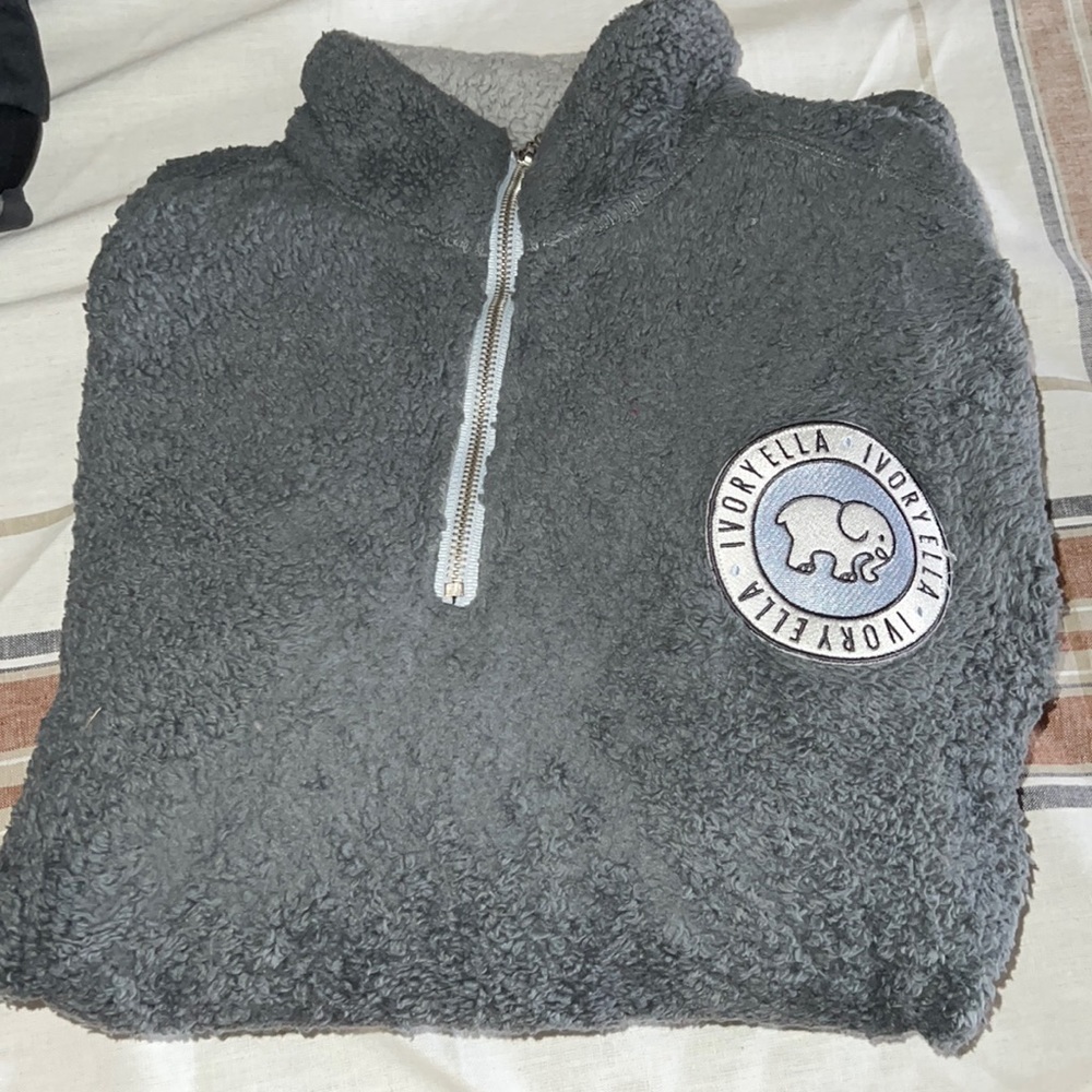 Ivory Ella. XL, great condition. Grey